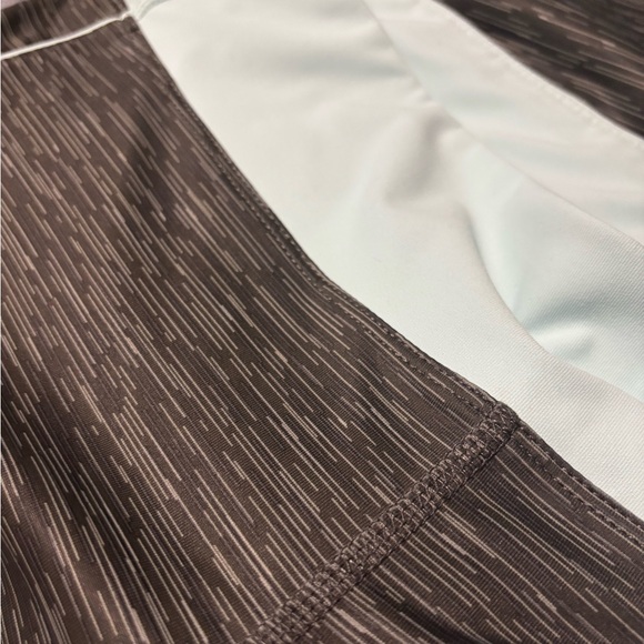 Xersion Grey Patterned Capris with Aqua Waistband - Picture 3 of 3